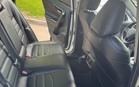 Toyota RAV4, 2020 год, 2 950 000 рублей, 12 фотография