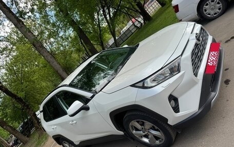 Toyota RAV4, 2020 год, 2 950 000 рублей, 10 фотография
