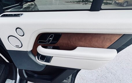 Land Rover Range Rover IV рестайлинг, 2018 год, 6 800 000 рублей, 10 фотография