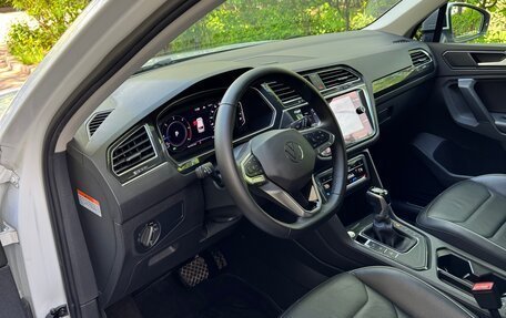 Volkswagen Tiguan II, 2021 год, 3 140 000 рублей, 13 фотография