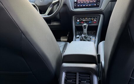 Volkswagen Tiguan II, 2021 год, 3 140 000 рублей, 22 фотография