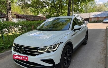 Volkswagen Tiguan II, 2021 год, 3 140 000 рублей, 10 фотография