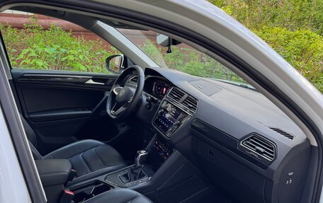 Volkswagen Tiguan II, 2021 год, 3 140 000 рублей, 28 фотография