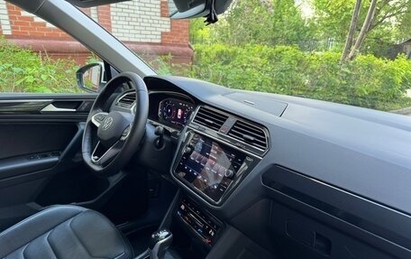 Volkswagen Tiguan II, 2021 год, 3 140 000 рублей, 29 фотография
