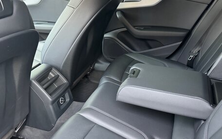 Audi A4, 2018 год, 2 600 000 рублей, 10 фотография