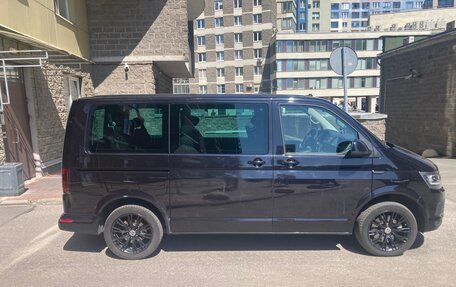 Volkswagen Caravelle T6 рестайлинг, 2017 год, 5 195 000 рублей, 4 фотография