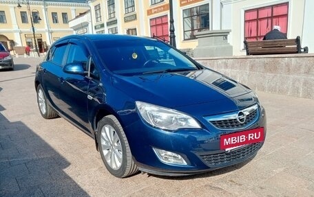 Opel Astra J, 2011 год, 710 000 рублей, 3 фотография