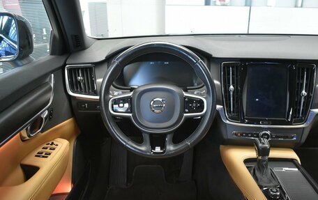 Volvo V90 Cross Country I рестайлинг, 2018 год, 2 890 000 рублей, 8 фотография