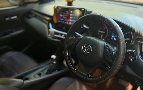 Toyota C-HR I рестайлинг, 2019 год, 2 000 000 рублей, 3 фотография