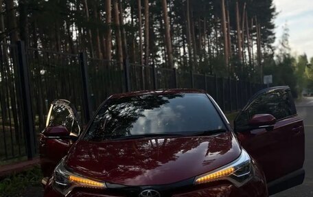 Toyota C-HR I рестайлинг, 2019 год, 2 000 000 рублей, 6 фотография