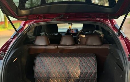 Toyota C-HR I рестайлинг, 2019 год, 2 000 000 рублей, 7 фотография