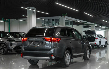 Mitsubishi Outlander III рестайлинг 3, 2016 год, 1 590 000 рублей, 5 фотография