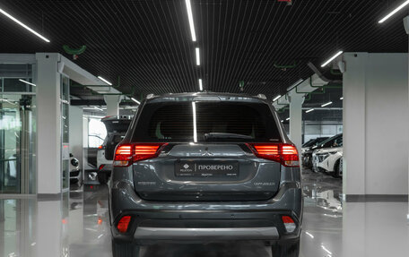 Mitsubishi Outlander III рестайлинг 3, 2016 год, 1 590 000 рублей, 6 фотография