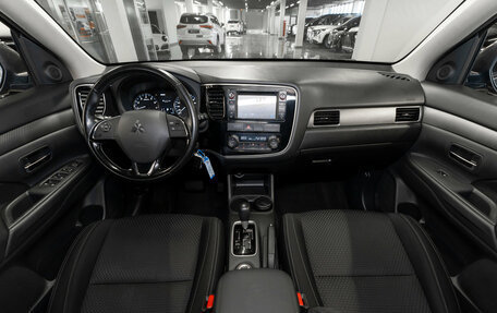 Mitsubishi Outlander III рестайлинг 3, 2016 год, 1 590 000 рублей, 8 фотография