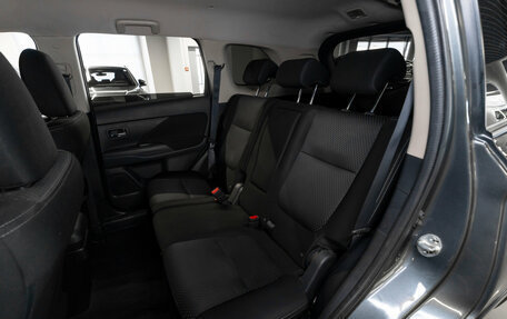 Mitsubishi Outlander III рестайлинг 3, 2016 год, 1 590 000 рублей, 12 фотография
