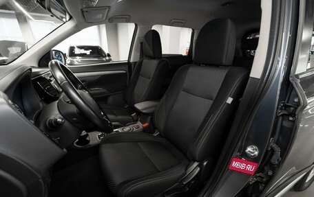 Mitsubishi Outlander III рестайлинг 3, 2016 год, 1 590 000 рублей, 9 фотография