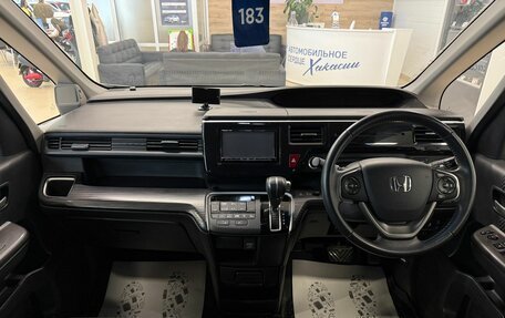 Honda Stepwgn IV, 2017 год, 2 299 900 рублей, 16 фотография