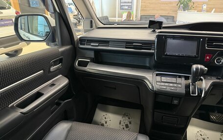 Honda Stepwgn IV, 2017 год, 2 299 900 рублей, 14 фотография