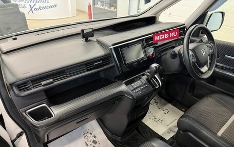 Honda Stepwgn IV, 2017 год, 2 299 900 рублей, 13 фотография