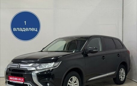 Mitsubishi Outlander III рестайлинг 3, 2019 год, 2 049 000 рублей, 1 фотография