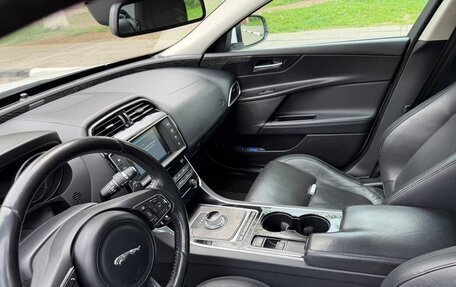 Jaguar XE I рестайлинг, 2015 год, 1 600 000 рублей, 9 фотография