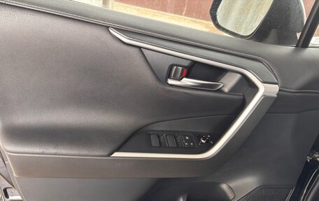 Toyota RAV4, 2018 год, 3 200 000 рублей, 13 фотография