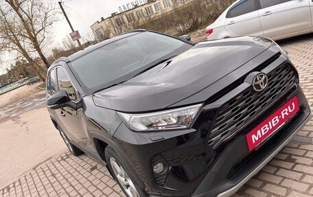 Toyota RAV4, 2018 год, 3 200 000 рублей, 2 фотография