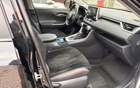 Toyota RAV4, 2018 год, 3 200 000 рублей, 21 фотография