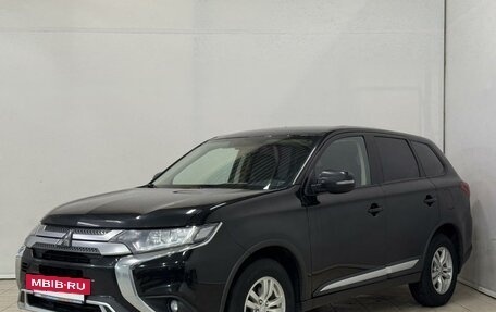 Mitsubishi Outlander III рестайлинг 3, 2019 год, 2 049 000 рублей, 2 фотография