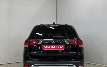 Mitsubishi Outlander III рестайлинг 3, 2019 год, 2 049 000 рублей, 5 фотография