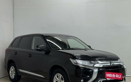 Mitsubishi Outlander III рестайлинг 3, 2019 год, 2 049 000 рублей, 9 фотография
