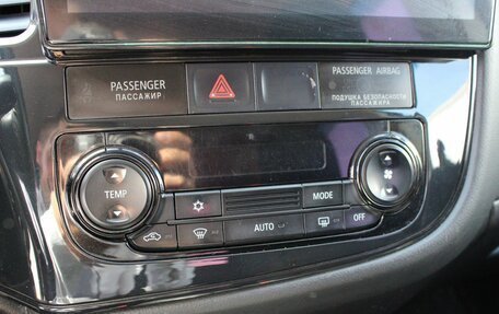 Mitsubishi Outlander III рестайлинг 3, 2014 год, 1 499 000 рублей, 12 фотография