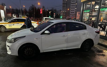 KIA Rio IV, 2017 год, 615 000 рублей, 1 фотография