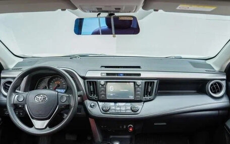 Toyota RAV4, 2018 год, 2 200 000 рублей, 10 фотография