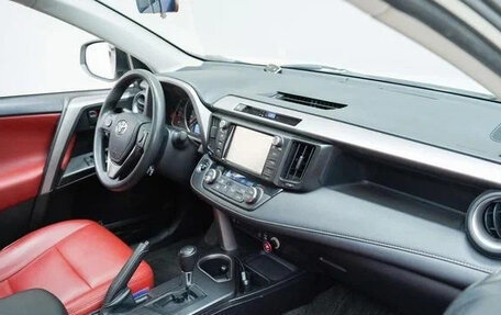 Toyota RAV4, 2018 год, 2 200 000 рублей, 7 фотография