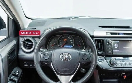 Toyota RAV4, 2018 год, 2 200 000 рублей, 9 фотография