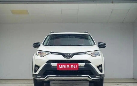 Toyota RAV4, 2018 год, 2 200 000 рублей, 2 фотография