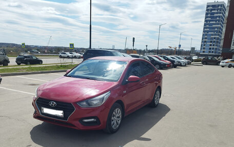 Hyundai Solaris II рестайлинг, 2018 год, 900 000 рублей, 2 фотография