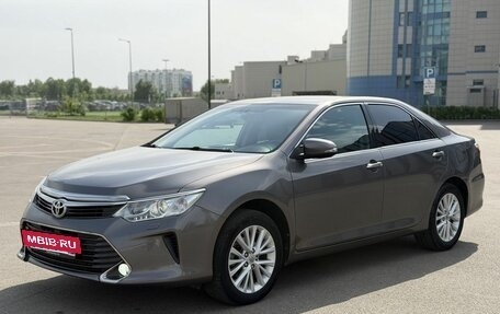 Toyota Camry, 2015 год, 1 890 000 рублей, 6 фотография