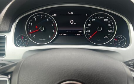 Volkswagen Touareg III, 2017 год, 3 300 000 рублей, 11 фотография