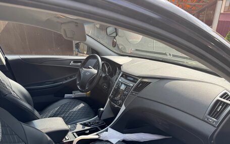 Hyundai Sonata VI, 2010 год, 950 000 рублей, 7 фотография