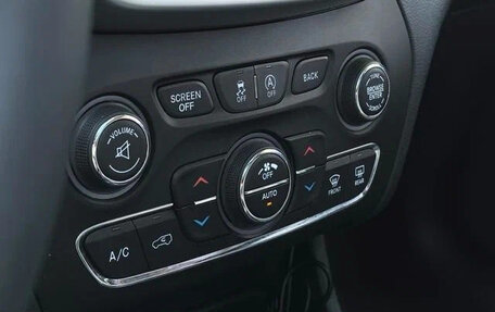 Jeep Cherokee, 2021 год, 1 600 000 рублей, 18 фотография