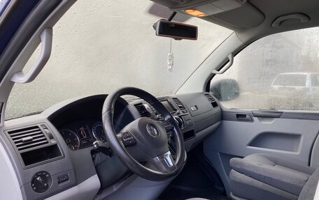 Volkswagen Caravelle T5, 2012 год, 1 950 000 рублей, 21 фотография