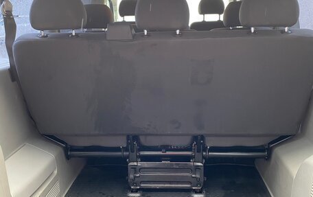 Volkswagen Caravelle T5, 2012 год, 1 950 000 рублей, 24 фотография