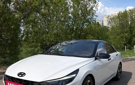Hyundai Elantra, 2021 год, 2 400 000 рублей, 2 фотография
