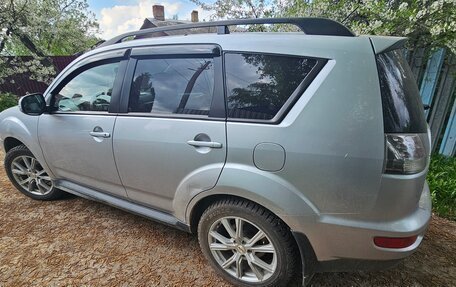 Mitsubishi Outlander III рестайлинг 3, 2010 год, 1 400 000 рублей, 4 фотография