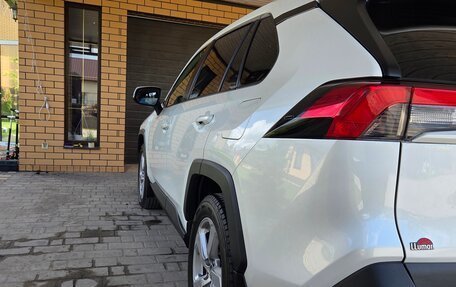 Toyota RAV4, 2020 год, 3 050 000 рублей, 8 фотография