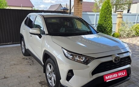 Toyota RAV4, 2020 год, 3 050 000 рублей, 2 фотография