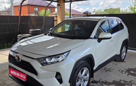 Toyota RAV4, 2020 год, 3 050 000 рублей, 3 фотография
