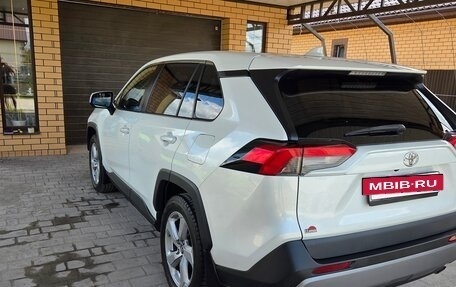 Toyota RAV4, 2020 год, 3 050 000 рублей, 10 фотография